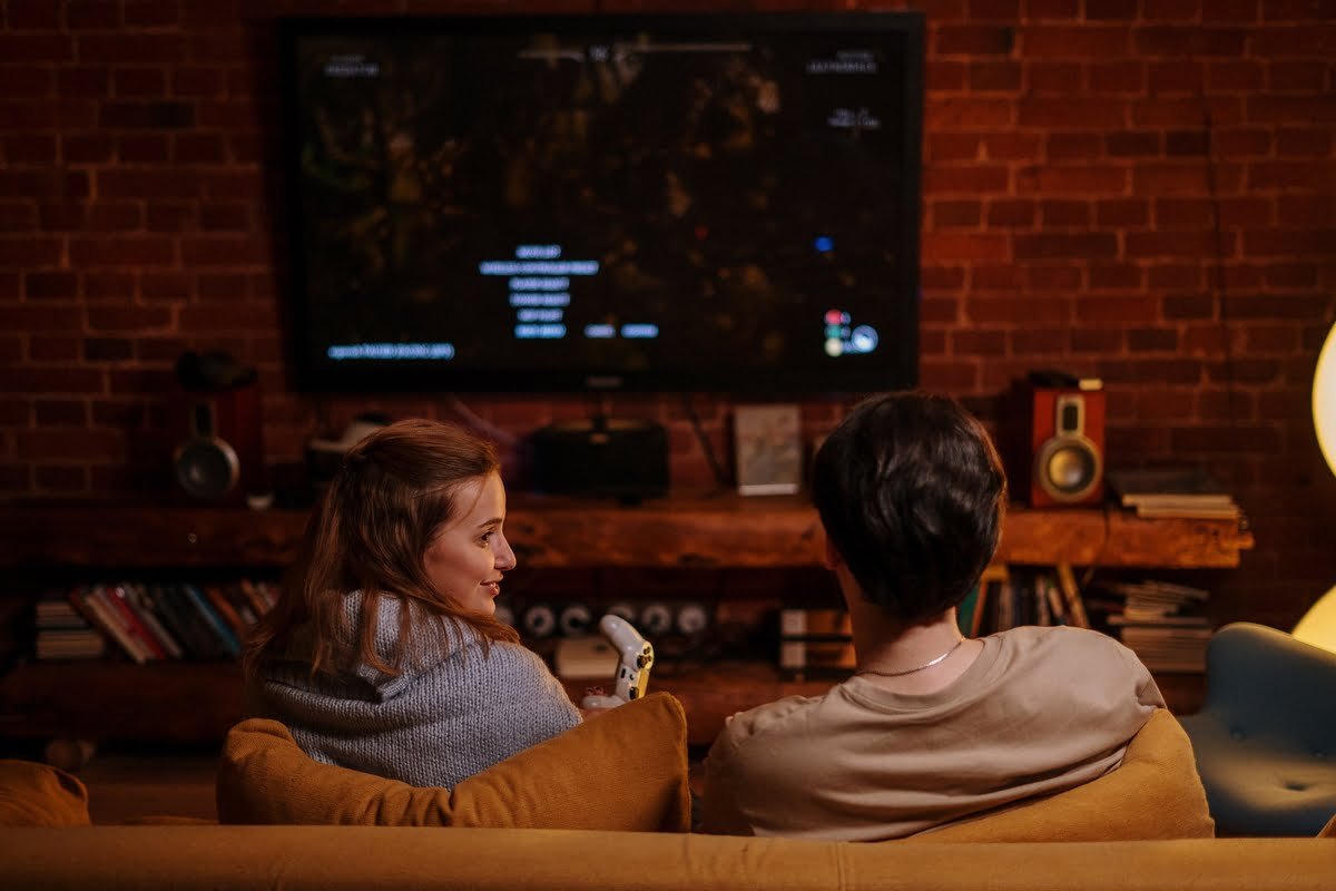 Single player gaming with two people